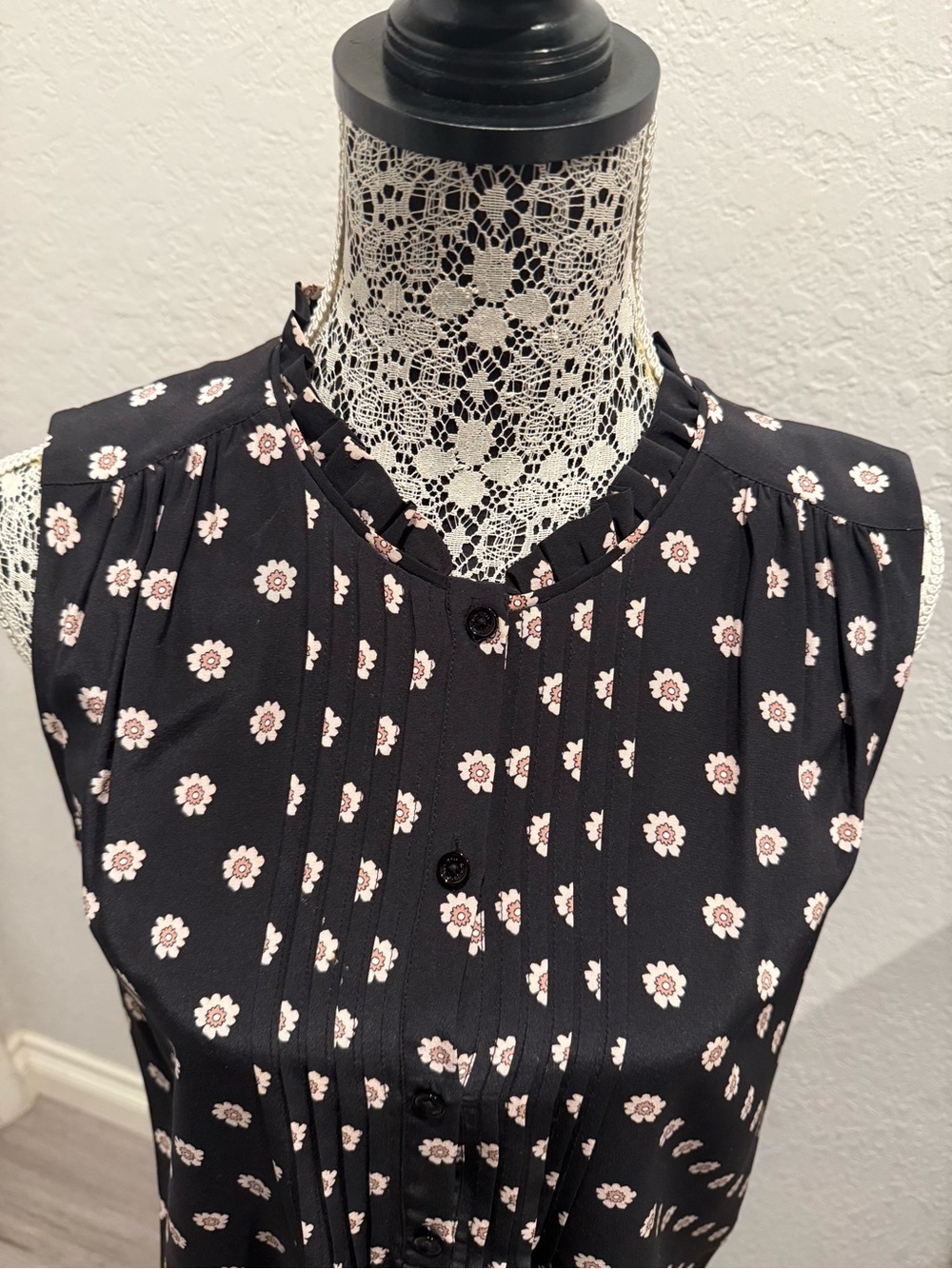 EUC Kate Spade Black Sleeveless Floral Pintuck Top with Pink Flower Accents